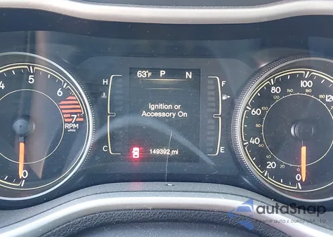 2018 Jeep Cherokee Latitude Plus Fwd z USA, uszkodzony, nr VIN 1C4PJLLB5JD621769